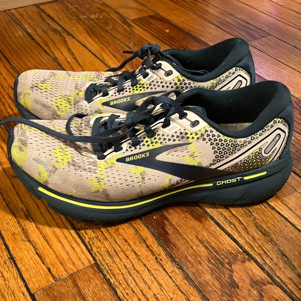 BROOKS GHOST 15 - Women's Athletic Shoes - SIZE 9